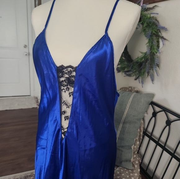 Vintage Royal blue lingerie slip - Picture 2 of 6